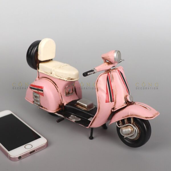 Mô hình xe vespa cổ màu hồng