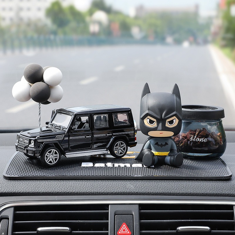 Mô hình Batman và xe hơi trang trí taplo - Đồ trang trí nội thất